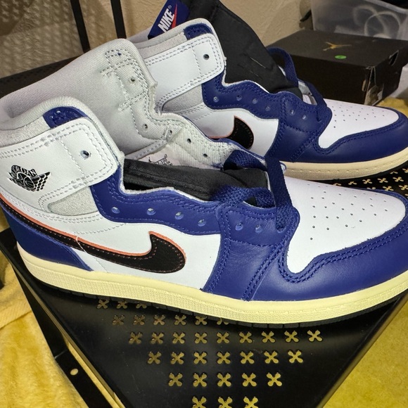 501.502. NEW SIZE 3Y Jordan Kids  Blue and White Sneakers - Picture 4 of 8